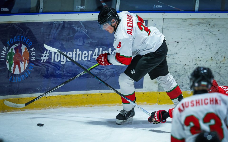 България с категорична победа срещу Босна и Херцеговина на световното първенство по хокей на лед