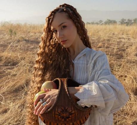 Българската изпълнителка Симона Петрова Мона даде специално и изключително лично