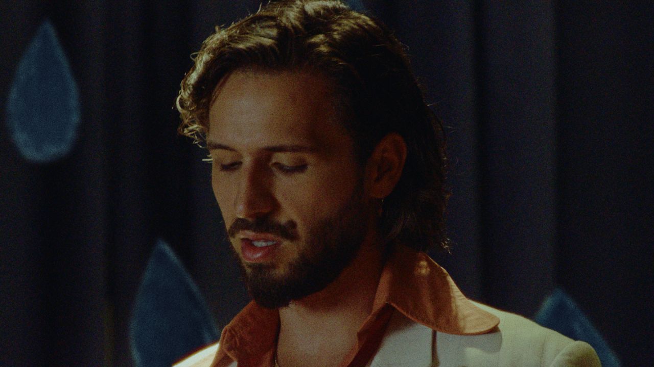 Папи Ханс изпя най-емоционалната си песен – „Ако случайно завали“