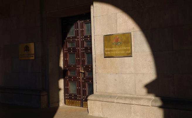 След 9 години на 