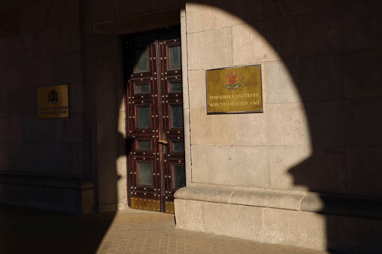 КС образува дело по искането на МС за наложените от НС мерки за горивата