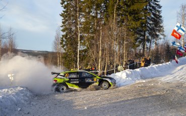 Оливер Солберг поведе в Рали Монте Карло след хаотичен първи ден