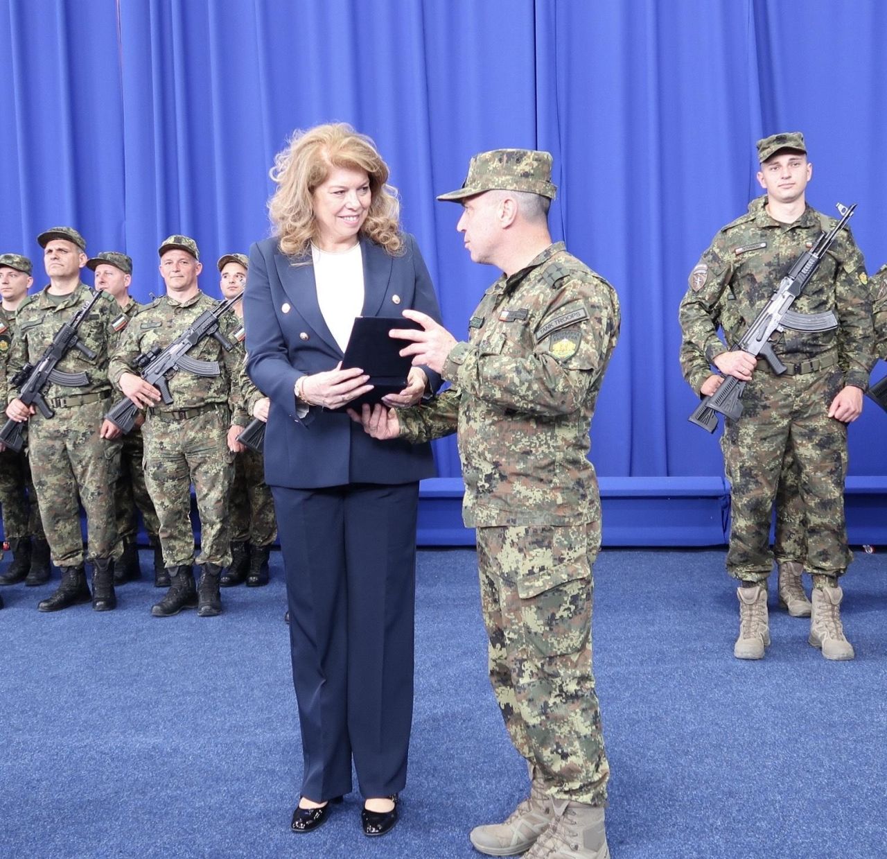 <p>След девет години в стратегическо партньорство с Румен Радев, днес Илияна Йотова прекрачва прага на историята, за да докаже, че най-силният вицепрезидент е този, който е готов във всяка секунда да поеме кормилото на нацията.</p>