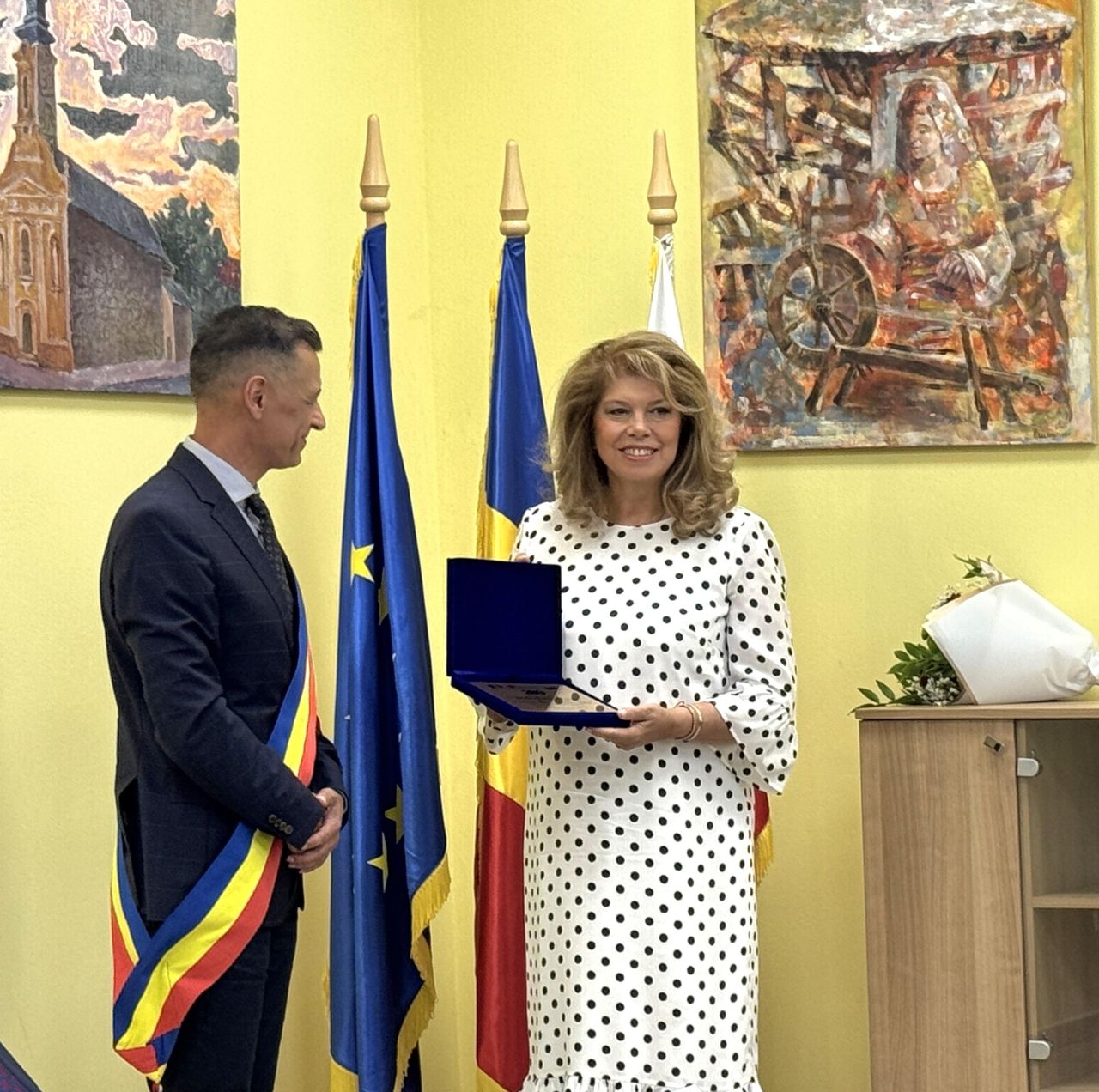 <p>След девет години в стратегическо партньорство с Румен Радев, днес Илияна Йотова прекрачва прага на историята, за да докаже, че най-силният вицепрезидент е този, който е готов във всяка секунда да поеме кормилото на нацията.</p>