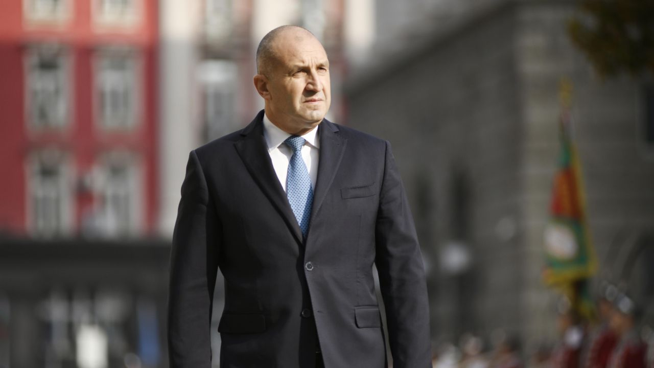 <p>От встъпването в длъжност и бурните площади до безпрецедентната оставка &ndash; тези кадри улавят деветте години, в които Румен Радев бе не просто президент, а основен полюс в българската държавност.</p>