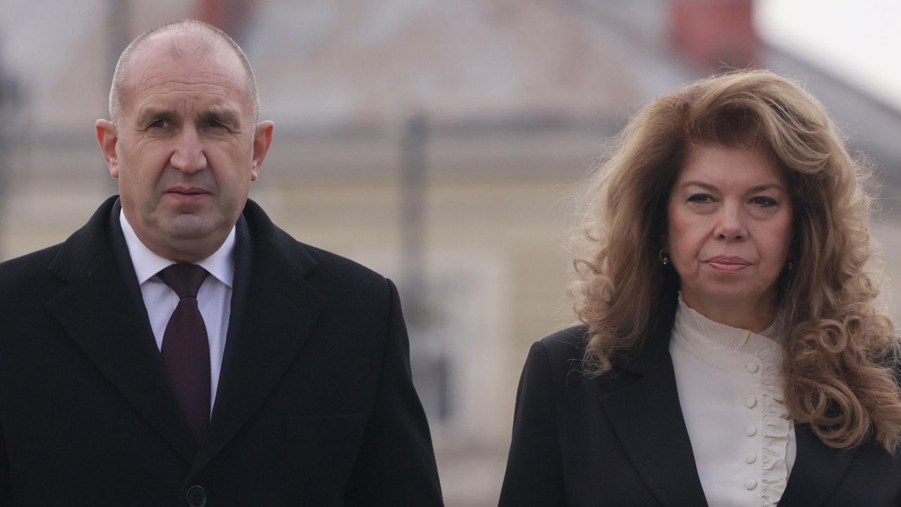 <p>От встъпването в длъжност и бурните площади до безпрецедентната оставка &ndash; тези кадри улавят деветте години, в които Румен Радев бе не просто президент, а основен полюс в българската държавност.</p>