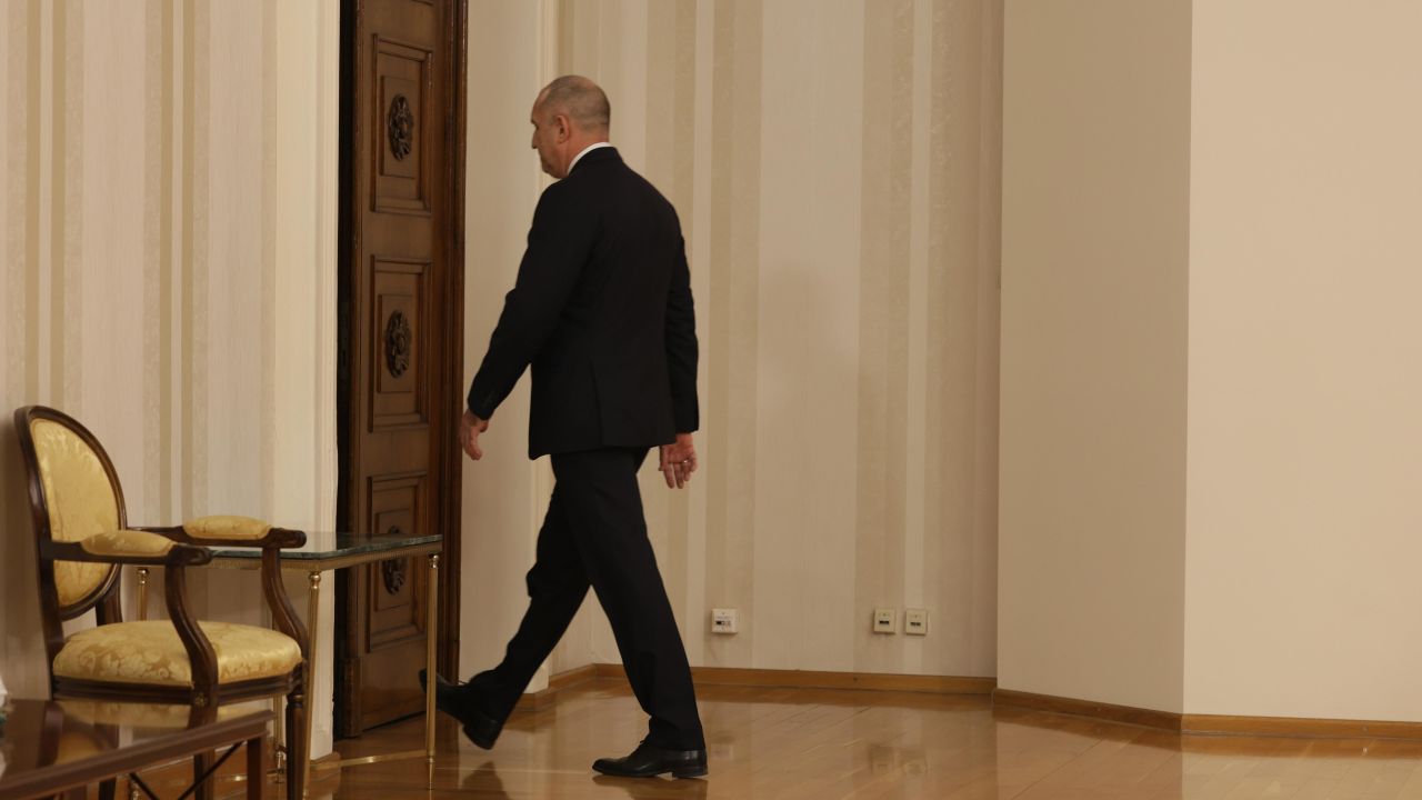 <p>От встъпването в длъжност и бурните площади до безпрецедентната оставка &ndash; тези кадри улавят деветте години, в които Румен Радев бе не просто президент, а основен полюс в българската държавност.</p>