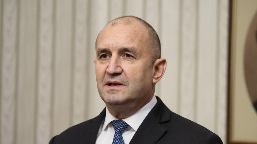 <p>Радев:&nbsp;Партия ще правим след изборите - към момента е невъзможно</p>