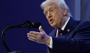 Тръмп разкри как е получил голямата синина на ръката си в Давос