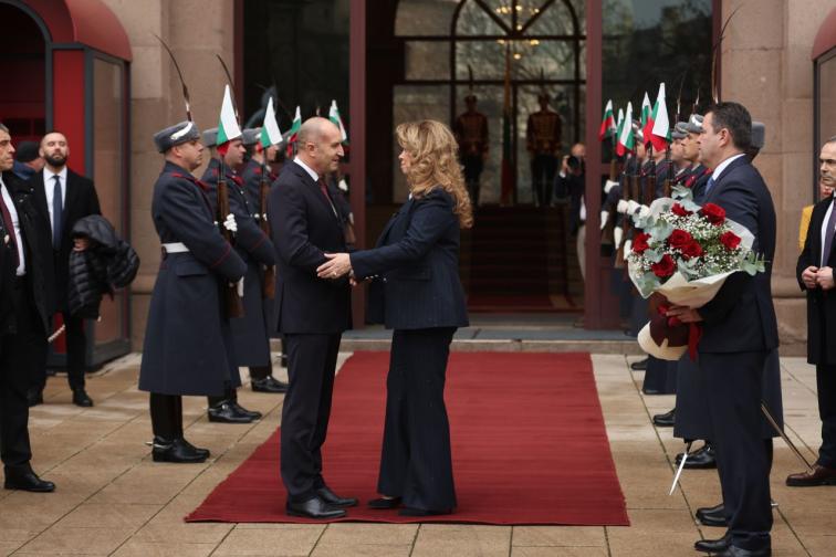 Радев напусна президентството