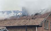 Голям пожар в Старозагорско: Горяха къщи и склад за дърва (СНИМКИ)