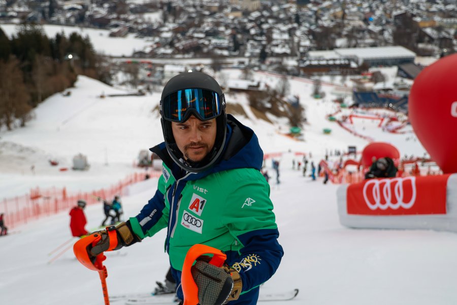 Алберт Попов на слалома от Световната купа в Кицбюел1