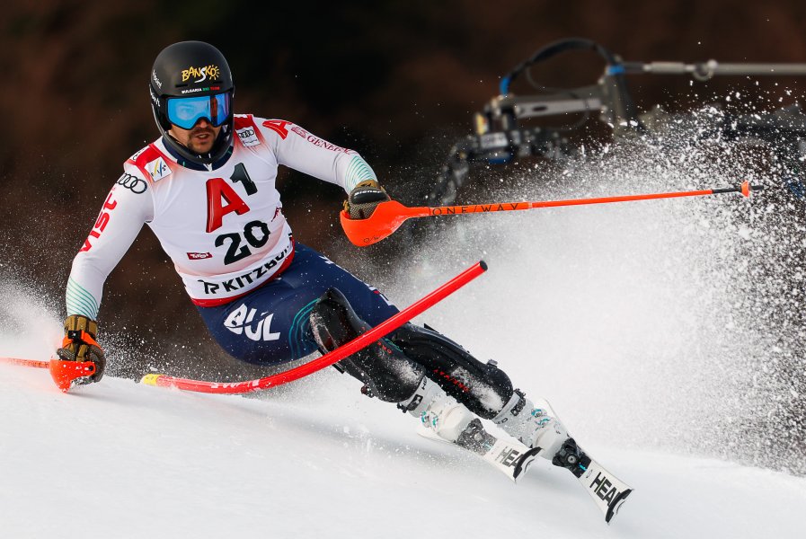Алберт Попов на слалома от Световната купа в Кицбюел1