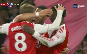 Автогол на Лисандро Мартинес даде аванс на Арсенал срещу Ман Юнайтед