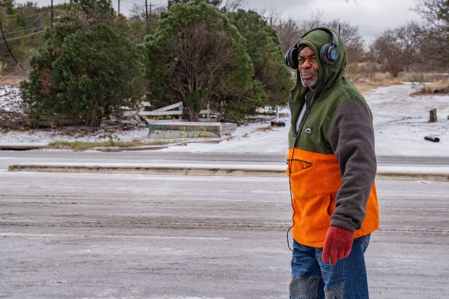 <p>Над 11 400 полета бяха отменени в неделя в Съединените щати, след като мощна зимна буря обхвана голяма част от страната и причини сериозни смущения във въздушния транспорт, съобщи Асошейтед Прес, позовавайки се на данни на уебсайта за проследяване на въздушния трафик &bdquo;ФлайтАуеър&ldquo; (FlightAware).</p>