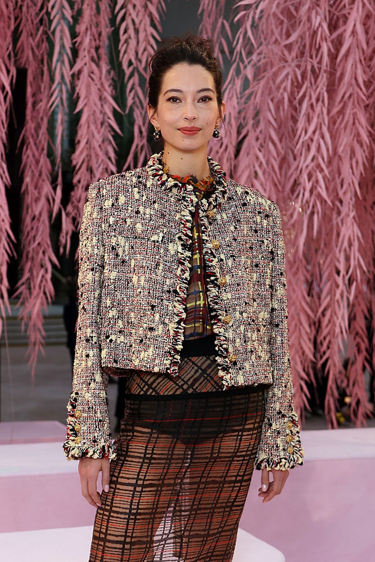 <p>Хана О'Нийл</p>

<p>Парижката седмица на модата представи най-новите писъци на котюр облеклото - от ефирни и рокли на подиума до ...модни катастрофи сред звездните гости. Най-известните избраха визии по-подходящи за ходене до магазина, пух, пера, и крещящи комбинации.</p>