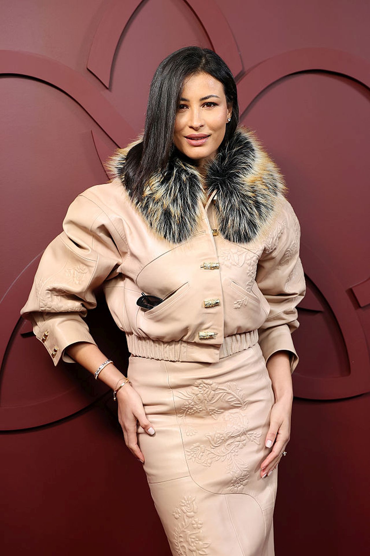 <p>Рим Саиди&nbsp;<br />
<br />
Парижката седмица на модата представи най-новите писъци на котюр облеклото - от ефирни и рокли на подиума до ...модни катастрофи сред звездните гости. Най-известните избраха визии по-подходящи за ходене до магазина, пух, пера, и крещящи комбинации.</p>