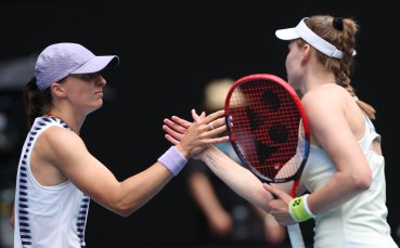 Рибакина с грандиозен удар в Мелбърн, Швьонтек е аут