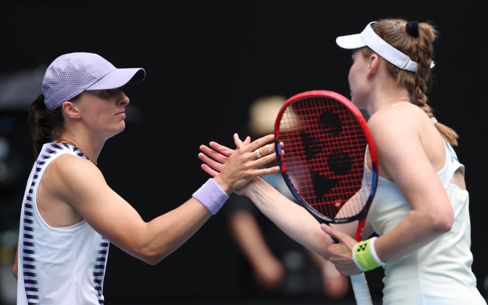 Рибакина с грандиозен удар в Мелбърн, Швьонтек е аут