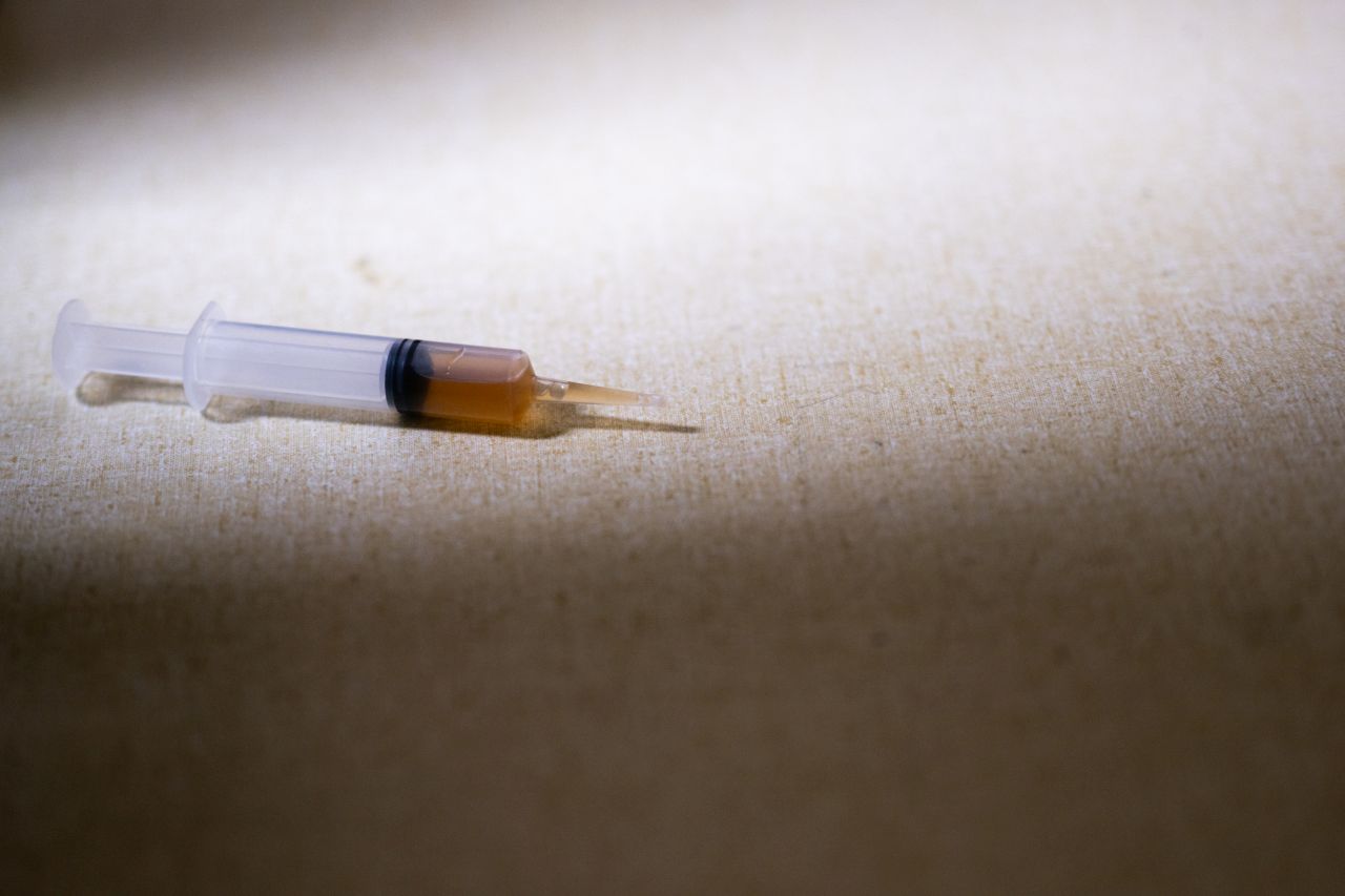 <p>Никакъв страх: Илхан Омар продължи речта си дори след като беше залята с киселинна течност пред очите на стотици свидетели.</p>