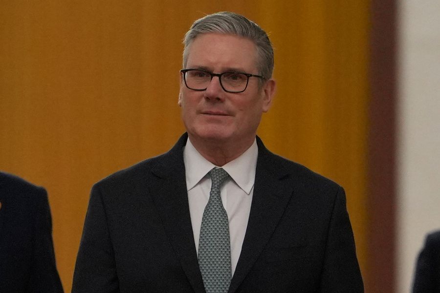 <p>Стармър е на визита в Китай до 31 януари, придружаван от голяма бизнес делегация. Освен китайската столица той ще посети и Шанхай. Това е първо посещение на британски премиер в Пекин от 2018 г. &ndash; за последно пътуване до Китай предприе Тереза Мей.</p>