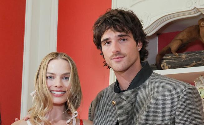 Марго Роби и Джейкъб Елорди с горещи снимки за