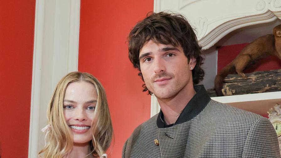 Марго Роби и Джейкъб Елорди с горещи снимки за"порнографския" си филм