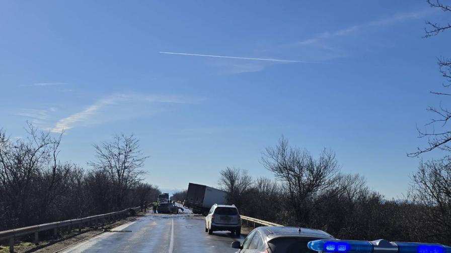 Обвиниха шофьора на тира от катастрофата, убила бившия кмет на Червен бряг