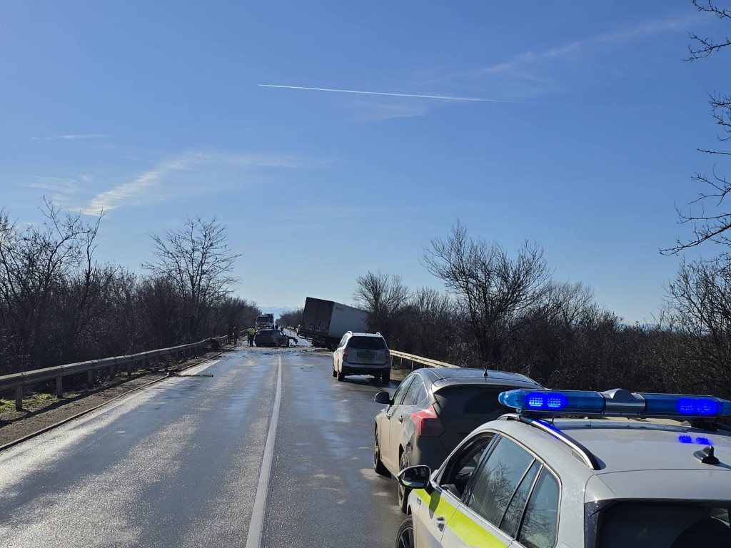 Обвиниха шофьора на тира от катастрофата, убила бившия кмет на Червен бряг