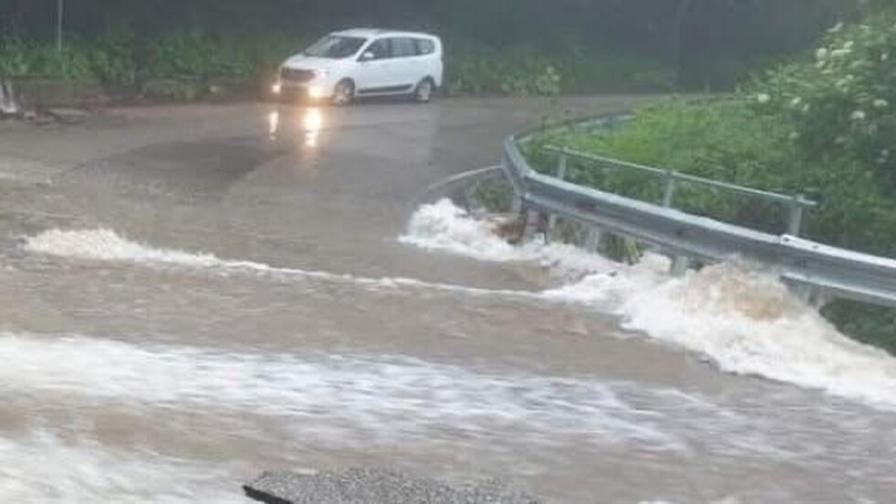 Вода блокира два пътя в община Ивайловград
