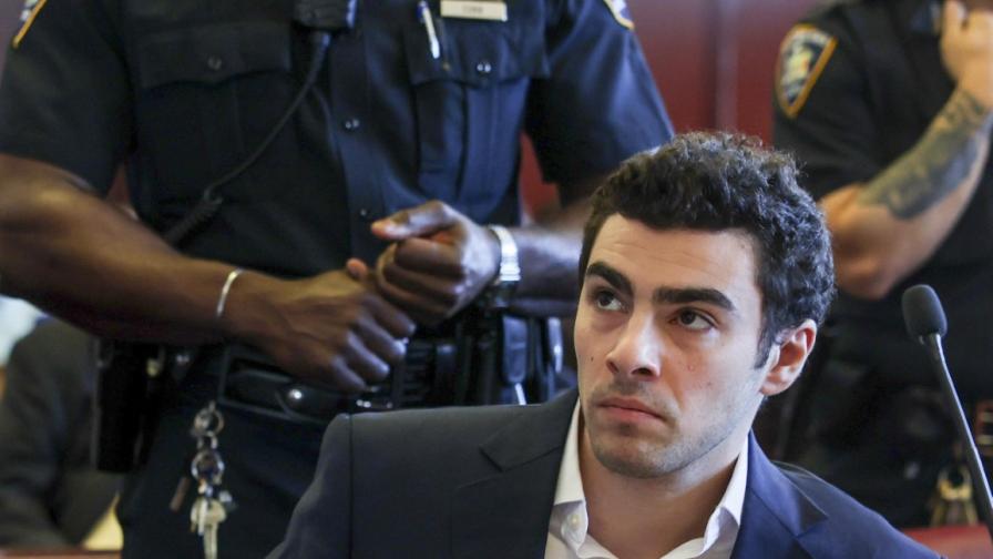 Мъж опита да освободи Луиджи Манджоне