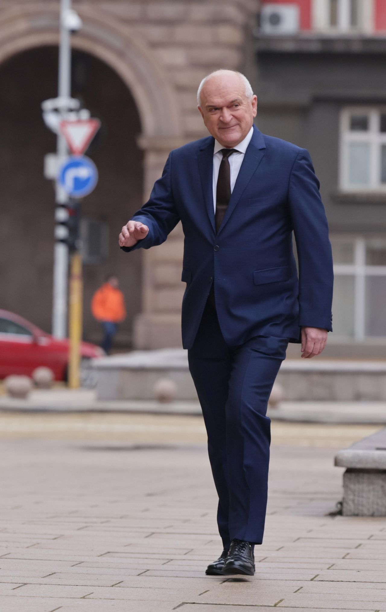 <p>Димитър Главчев влезе сам на "Дондуков" 2 за среща с президента</p>