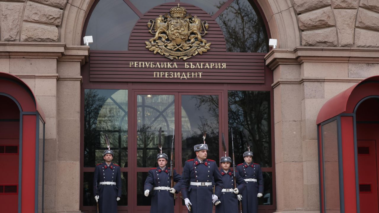 <p>Димитър Главчев влезе сам на "Дондуков" 2 за среща с президента</p>