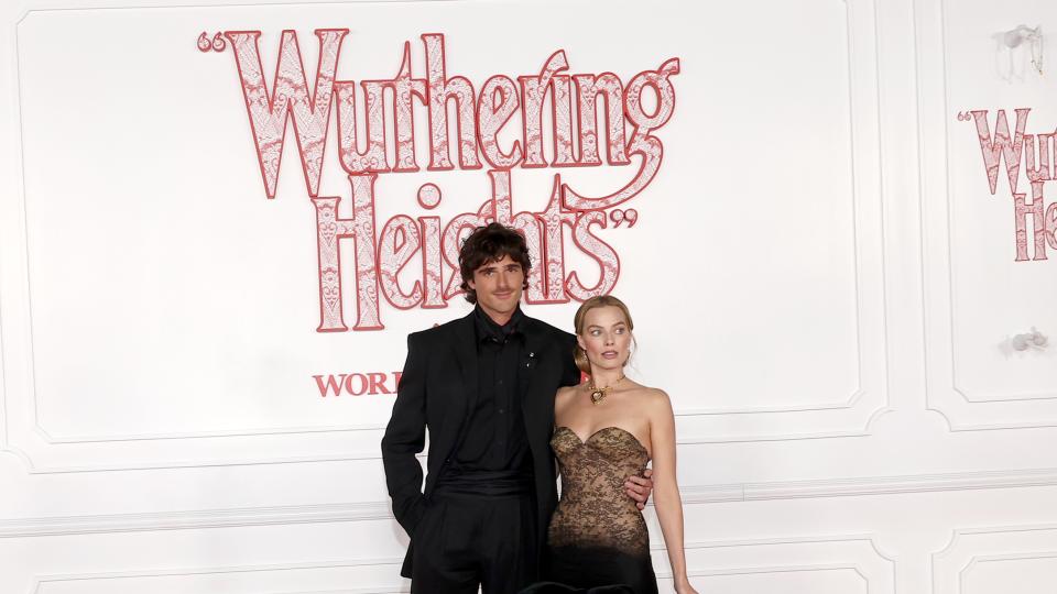 Марго Роби и Джейкъб Елордe запалиха страстите на фотосесията за „Брулени хълмове“ в Лос Анджелис