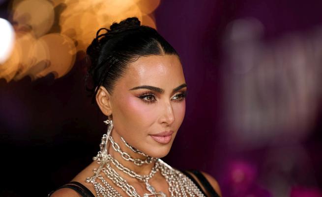 Ким Кардашиян разкри истината за изтритите снимки с Хари и Меган от партито на майка ѝ