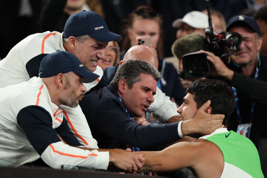 Карлос Алкарас обърна Новак Джокович и спечели първа титла от1