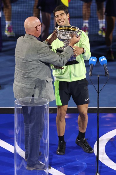 Карлос Алкарас обърна Новак Джокович и спечели първа титла от1