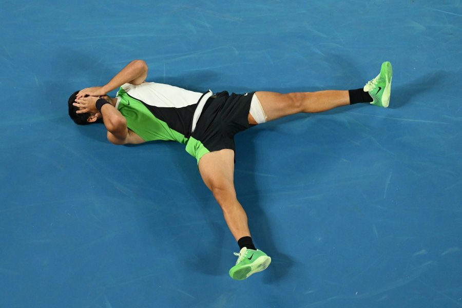 Карлос Алкарас обърна Новак Джокович и спечели първа титла от1