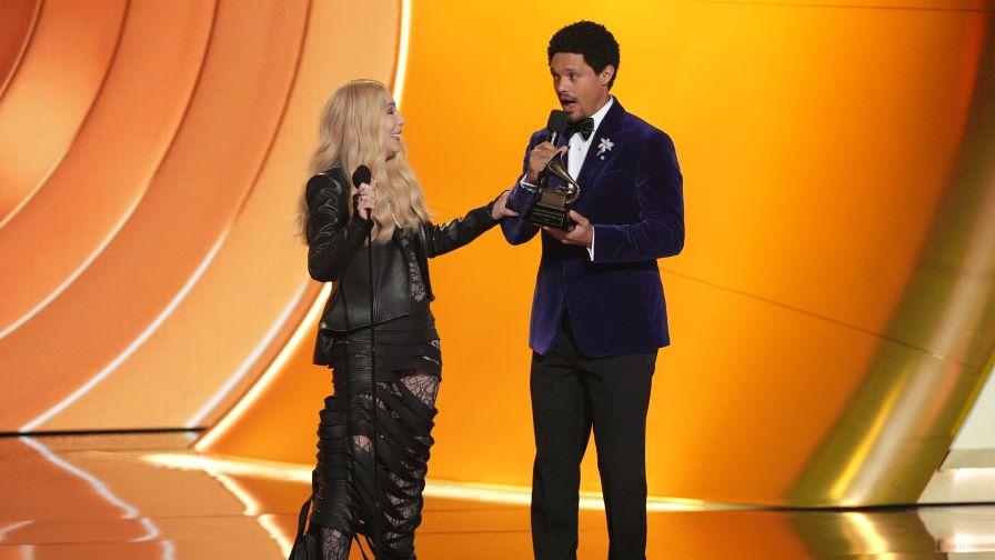 <p>Скандал след наградите "Грами": Тръмп заплаши да съди водещия</p>