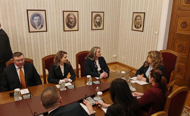 ГЕРБ-СДС предложиха избор на нов председател на НС, за да има още един кандидат за служебен премиер