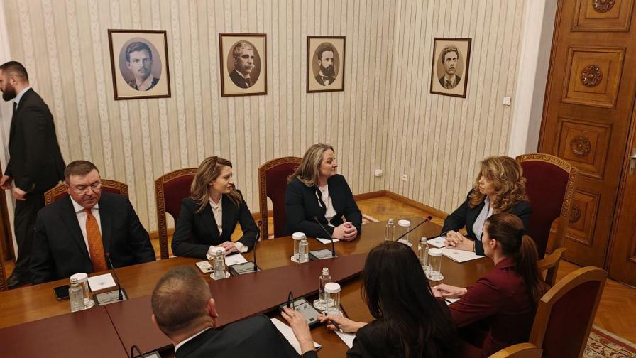 <p>ГЕРБ-СДС предложиха на президента Йотова избор на нов председател на НС</p>