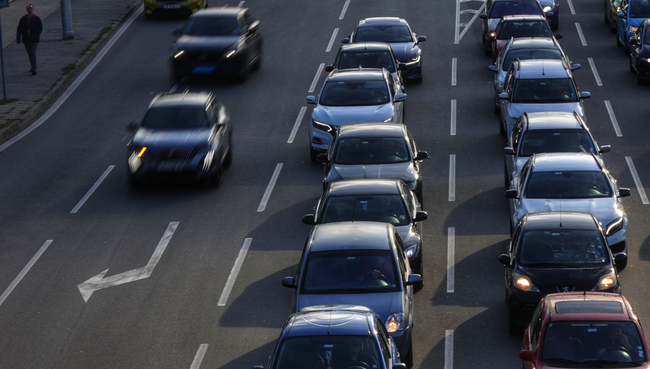 СО затваря два буферни паркинга на метрото и ги прави платени
