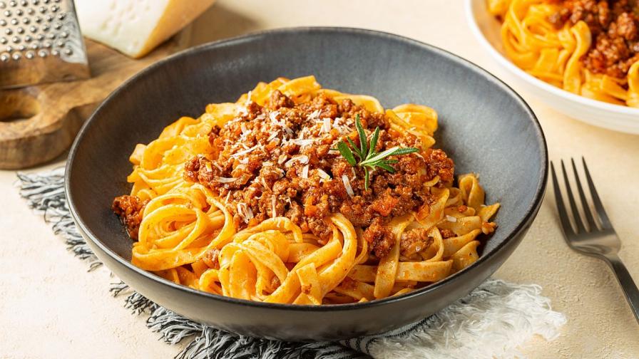 спагети болонезе