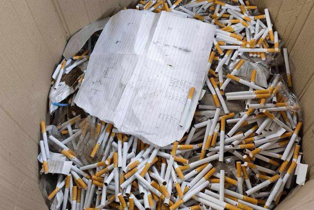 Разбиха огромна фабрика за незаконни цигари до Перник