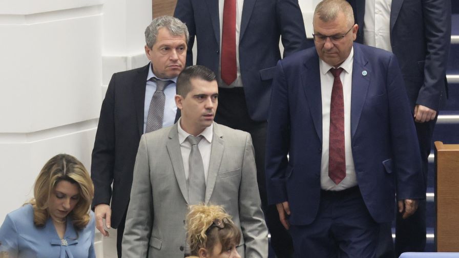 Случаите с "интимност на показ" влязоха в парламента