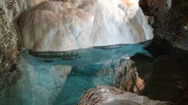 Синтровите езера в пещера "Ухловица" преливат