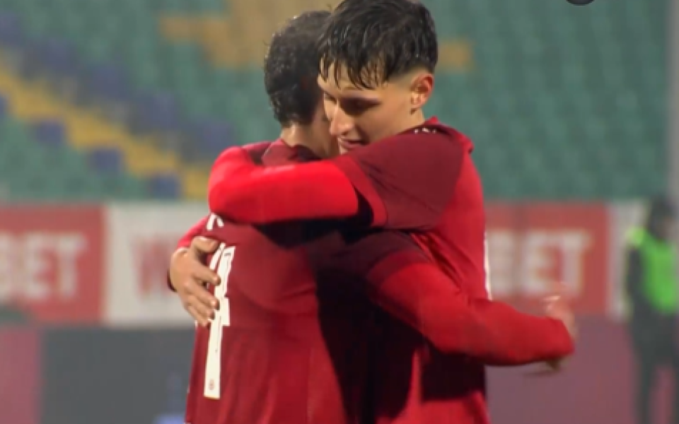 Голям ден за фамилия Тунчеви - 17-годишният Алекс дебютира за ЦСКА