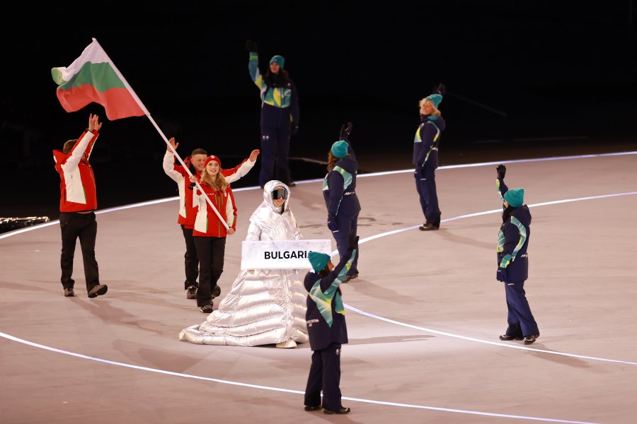 Българската делегация по време на церемонията на откриването на Зимните1