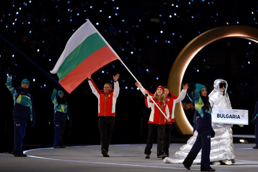 Българската делегация по време на церемонията на откриването на Зимните1