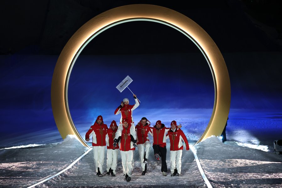 Българската делегация по време на церемонията на откриването на Зимните1